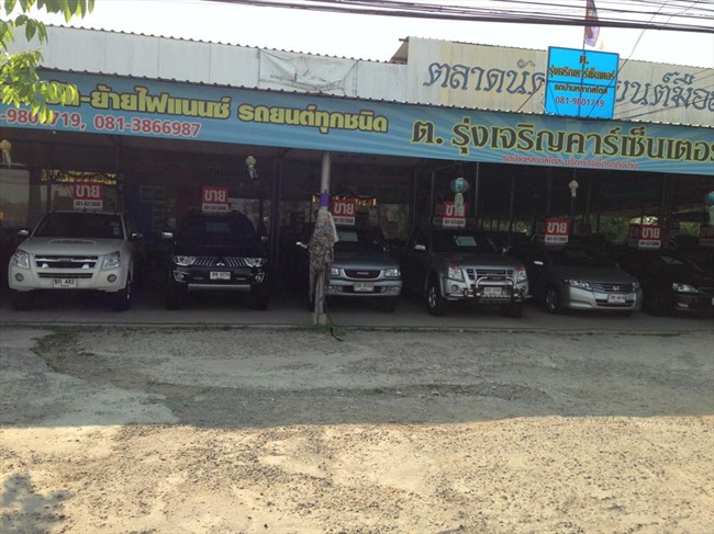 RUNGCHAROEN CAR CENTER