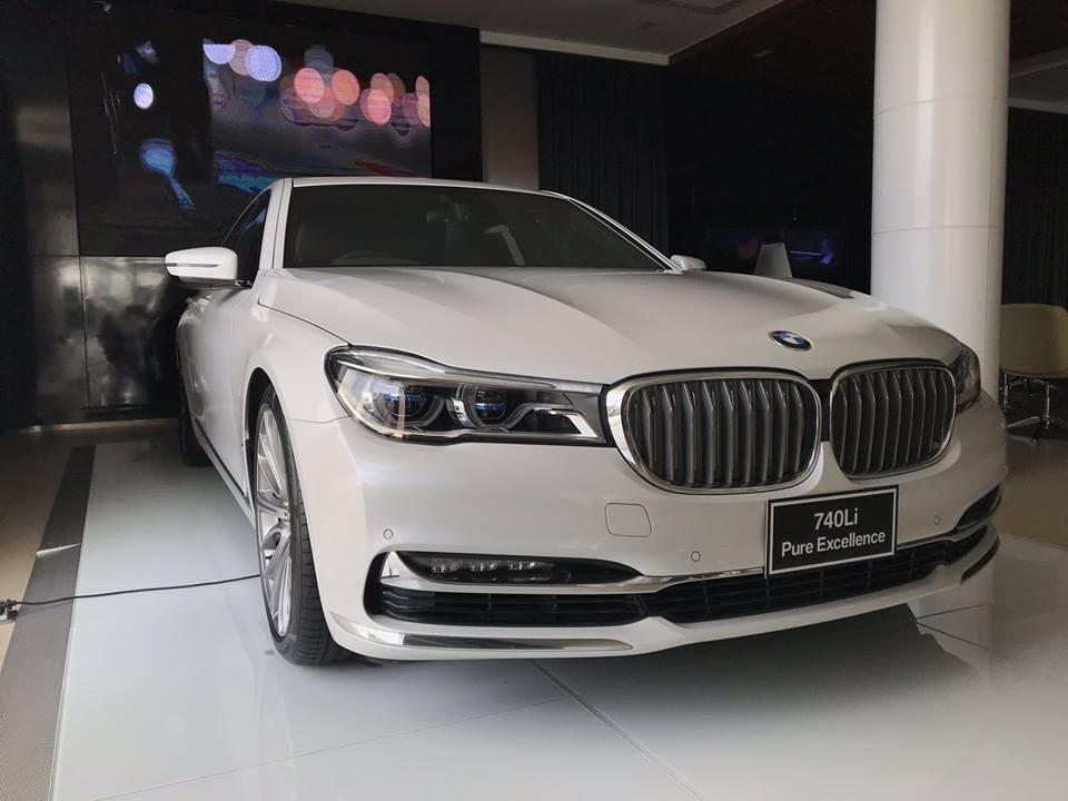 BMW - 740 LI 740li pure excellence สีขาว