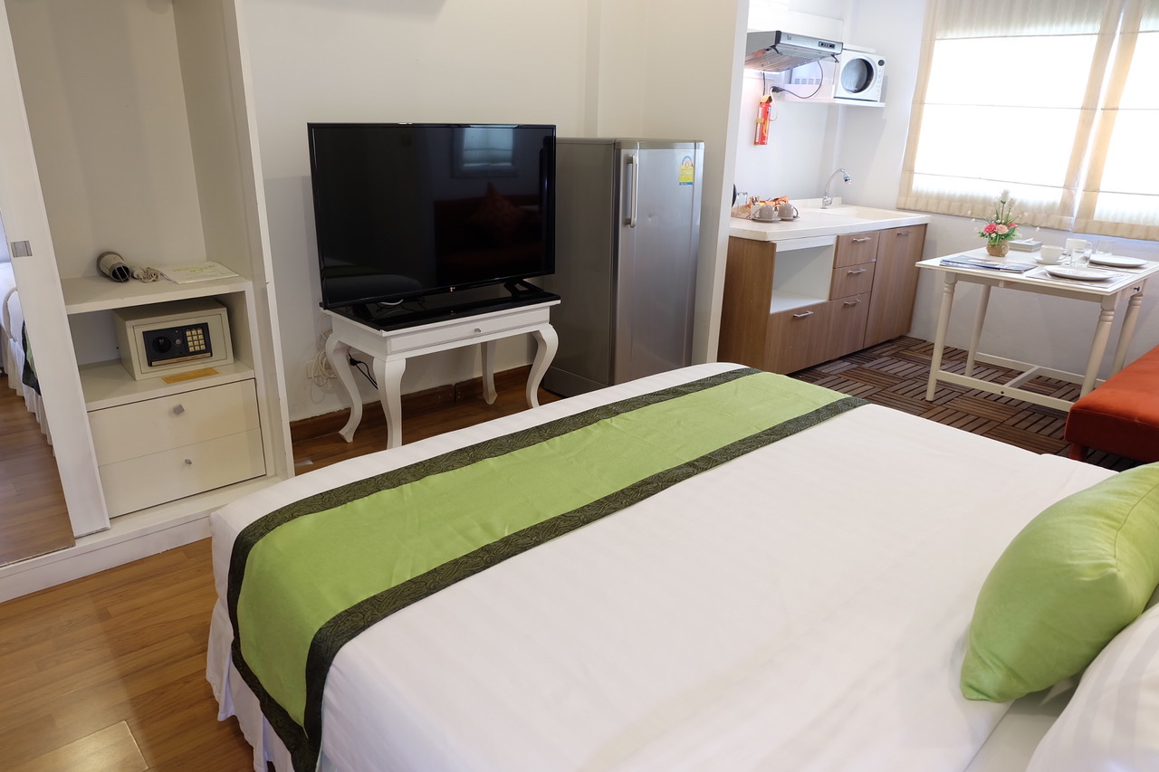 LUXURY SERVICED APARTMENT - SUKHUMVIT 43 BANGKOK FOR RENT LONG LEASE 50% BIZPAYE 