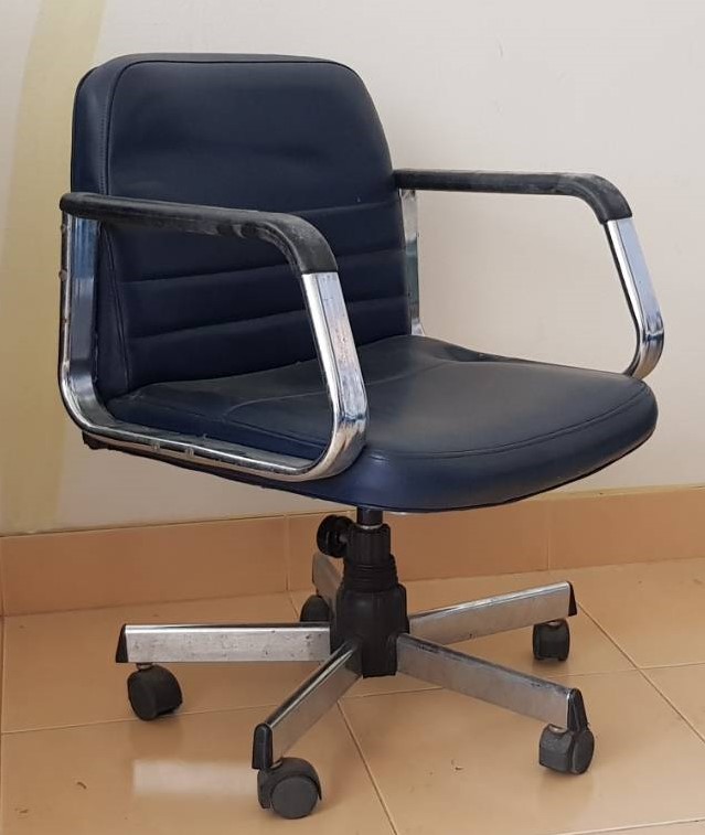 12 x SWIVEL OFFICE CHAIRS (USED)
