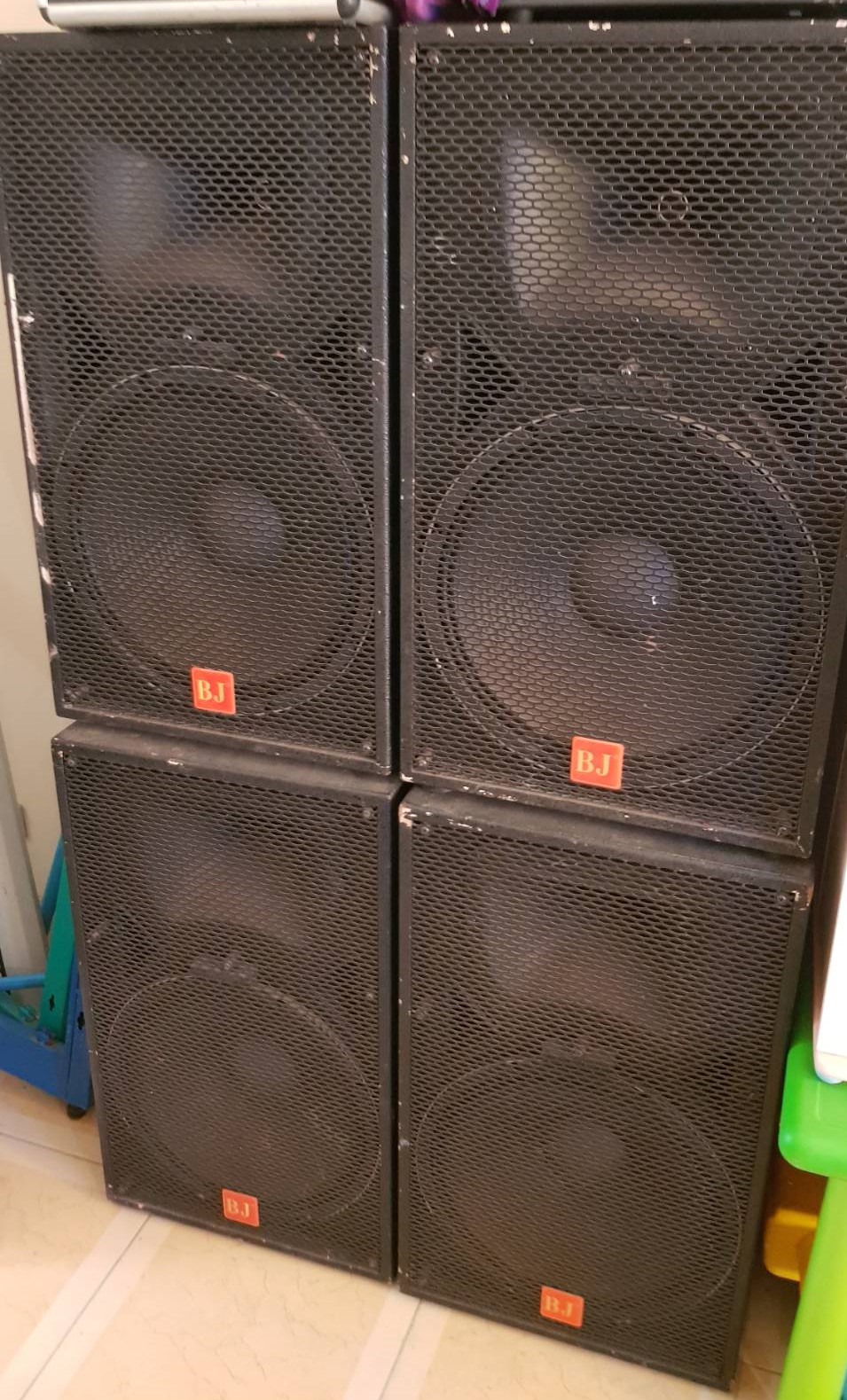 SET OF 4 PROFESSIONAL SPEAKERS FOR CLUB/BAR/RESTAURANT ETC