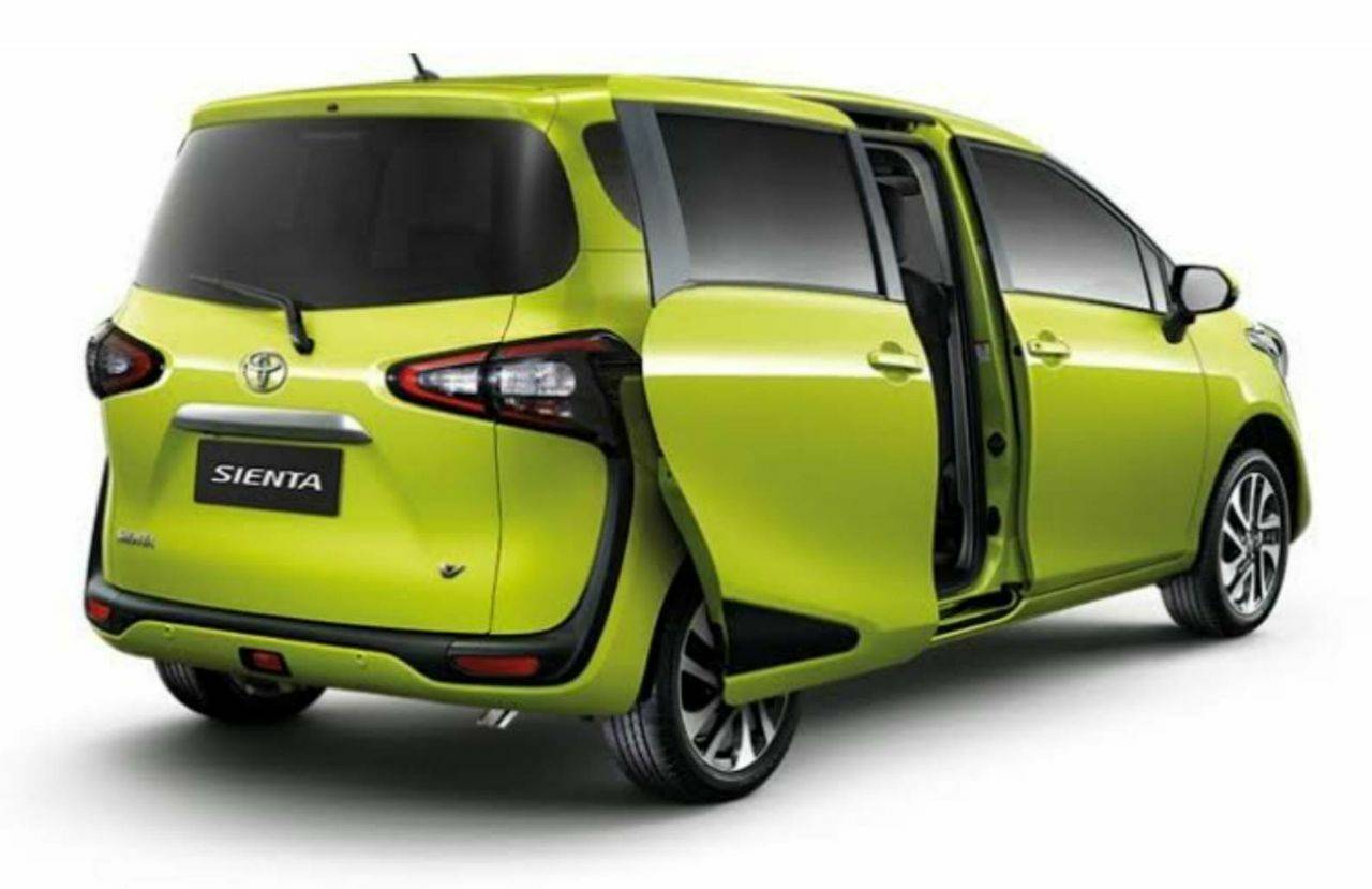Toyota Sienta CHIC CLICKS 15G AT 