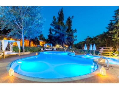 7 Night Trendy Travel Accommodation UK Europe Asia Americas