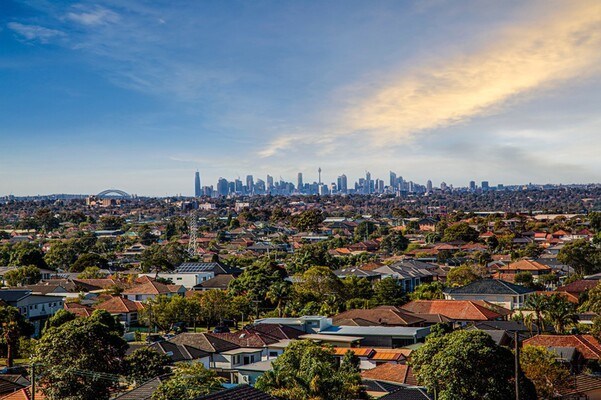 1,000m2 NEW MEDICAL CENTRE - 25% BARTER